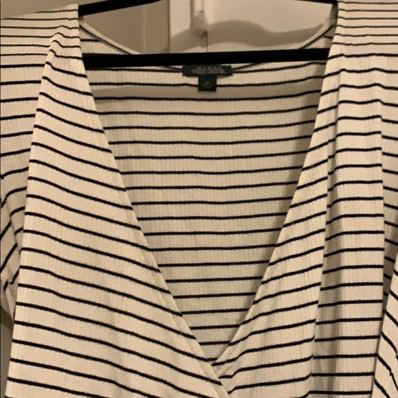 Super cute striped black and white short sleeve - Picture 3 of 3